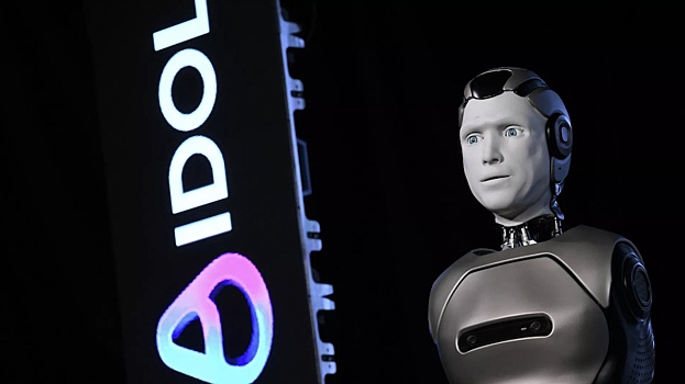 Упавшего на показе российского робота Aidol пообещали усовершенствовать