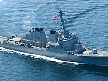 Китайский корабль "атаковал" эсминец ВМС США