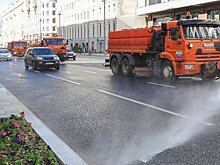 Из-за аномальной жары на улицы Москвы вывели всю поливомоечную технику