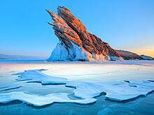 Тела восьми человек подняли водолазы из Байкала на поверхность