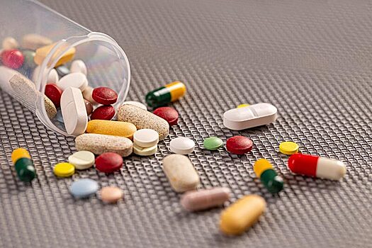 Фармацевты рассказали, какие лекарства ни в коем случае нельзя принимать вместе с газировкой