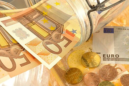 ЦБ повысил курсы доллара и евро