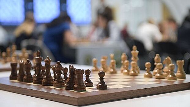 Чемпион мира Карлсен проиграл 16-летнему иранцу в финале шахматного онлайн-турнира