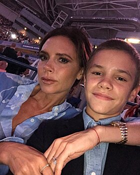 Как же ты похож на маму: Ромео Бекхэм сделал селфи с мамой на теннисе