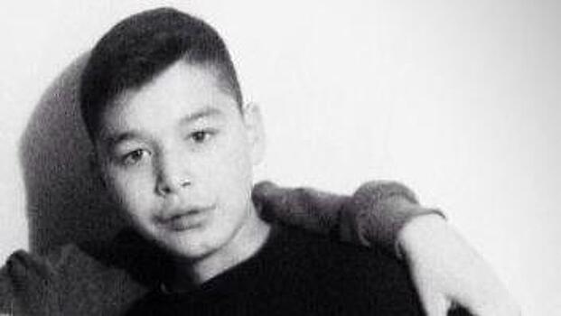 Белый «Ниссан» сбил подростка на обочине и уехал: водителя разыскивает полиция