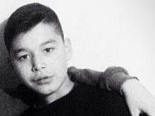 Белый «Ниссан» сбил подростка на обочине и уехал: водителя разыскивает полиция