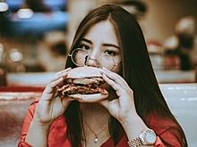 Диетолог Дианова рассказала россиянам, как перестать заедать стресс