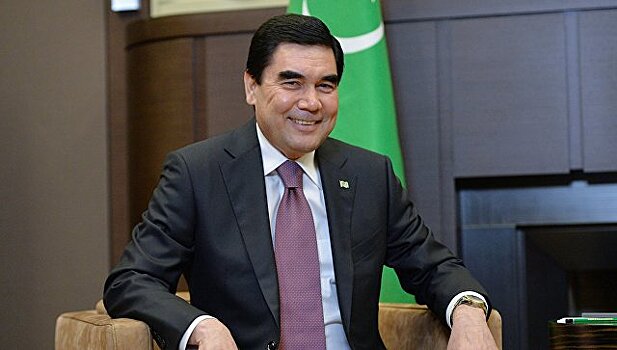 Президент Туркмении победил на праздничных скачках и получил автомобиль