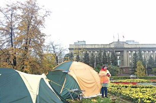 Палатка протеста. Обманутые дольщики обратились за помощью к президенту