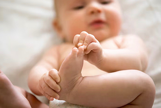 В Челябинске женщина приняла роды на улице и спасла маму с ребенком