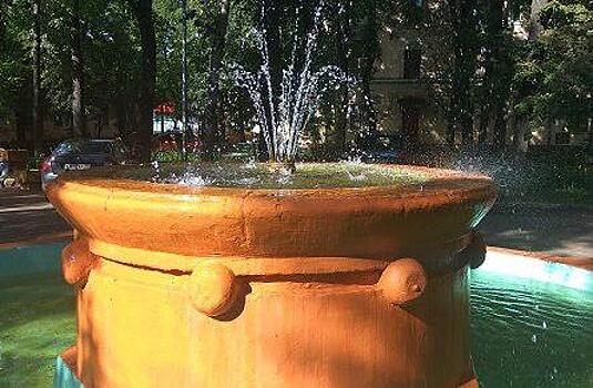 На улице Маршала Мерецкова отремонтировали фонтан