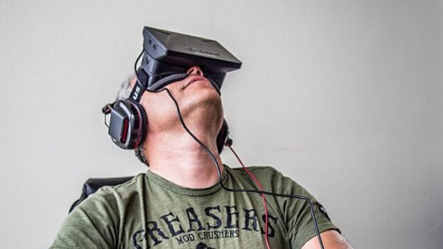 "Руки вверх, снимай шлем": Геймеры проверили москвичей на виртуальность