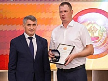 Глава Чувашии наградил жителя Алатыря за спасение тонущих детей