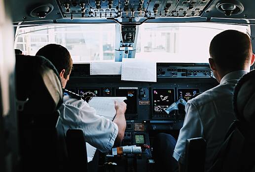 Авиакомпании попросили разрешить полеты с одним пилотом