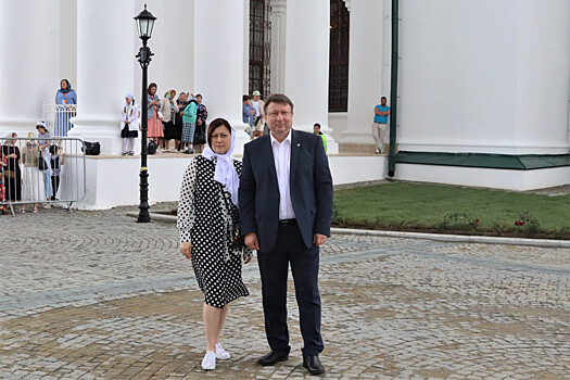 Олег Лавричев и Инна Ванькина поучаствовали в освящении Воскресенского кафедрального собора