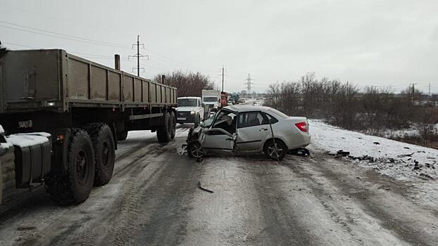 Самарские полицейские устанавливают обстоятельства смертельного ДТП в Кинель-Черкасском районе