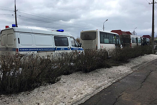 Под Гатчиной два автобуса-нелегала пришлось останавливать автоматами