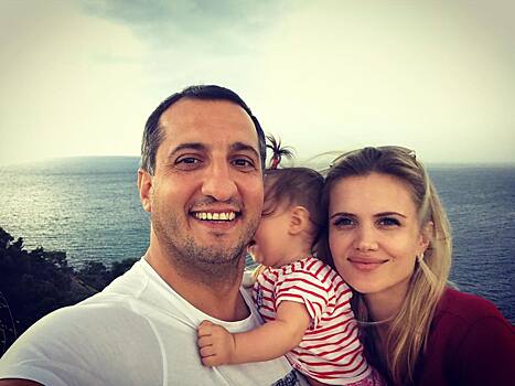 Звезда «Универа» Арарат Кещян показал фото и видео отдыха с женой и дочками