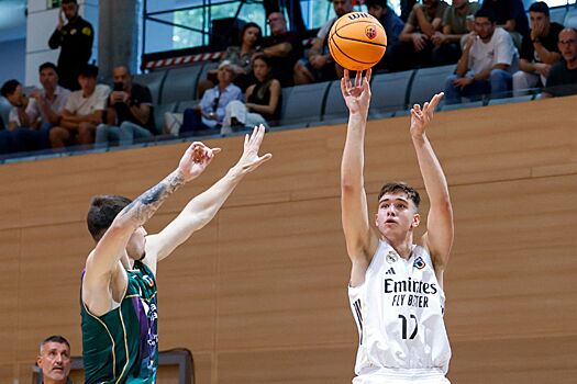 Известный портал включил россиян Амосова и Фролова в топ-10 европейских игроков 2008 года