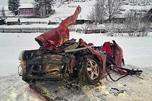 В Республике Алтай в ДТП с погрузчиком погибли два человека