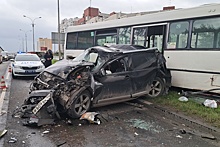 В Екатеринбурге автобус с пассажирами попал в массовое ДТП
