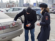 Автоинспекторы раздали водителям грязных машин влажные салфетки