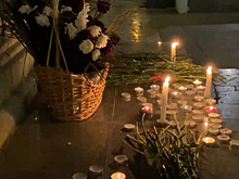 "Губерния скорбит вместе с вами!": самарцы создали стихийный мемориал в память о погибших при стрельбе в Казани
