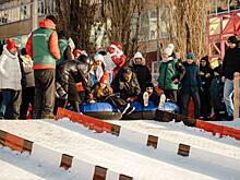 Александр Хинштейн вместе со старшим сыном опробовал тюбинговую трассу в Курске