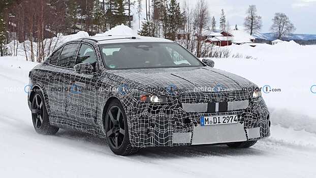 BMW M5 2024 года шпионили с гигантскими тормозами и «гибридными» наклейками