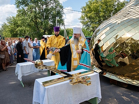 Митрополит Серафим освятил крест и купол Никольского молитвенного дома в Кондоле