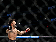 Чемпион UFC захотел драться с чемпионками UFC