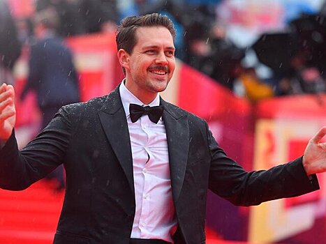 Милош Бикович сыграет Шляпника в фильме-мюзикле "Алиса в Стране чудес"