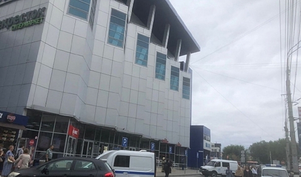 В Волгограде из-за сообщения о минировании эвакуировали ТЦ «Пирамида»
