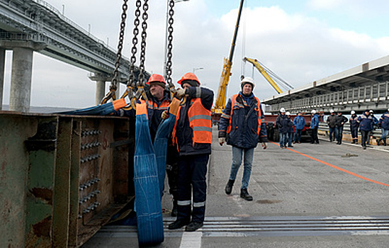 На Крымском мосту завершили установку всех пролетов автодорожной части