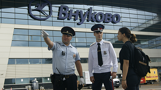 В столичном аэропорту Внуково совместно с транспортной полицией заступили на службу казаки-дружинники