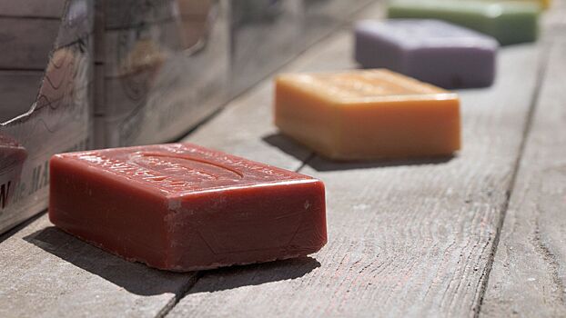 Здание старинного отеля передвинули с помощью мыла