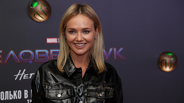 Актриса Наталья Рудова без макияжа снялась в мини-платье