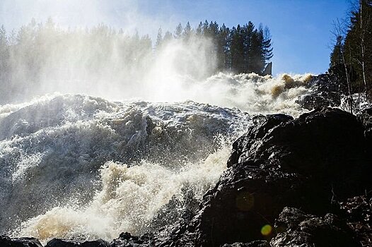 В Карелии на время ожил самый большой водопад. Успейте посмотреть!
