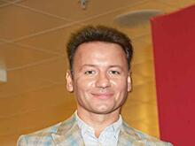 Сменившего укладку Александра Олешко все равно узнали на отдыхе