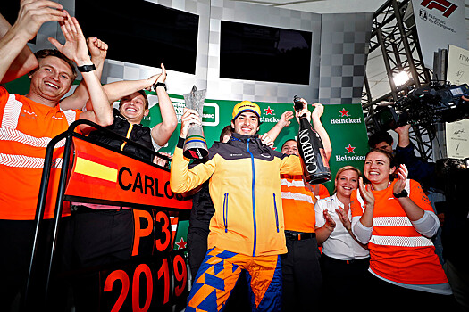 Сайнс из «Макларена» завоевал на Гран-при Бразилии первый подиум в Ф-1