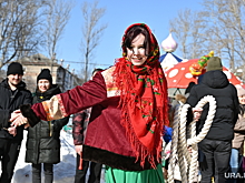 В районах Перми проходят проводы Масленицы