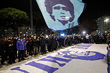 Фанаты "Наполи" красочно почтили память Марадоны