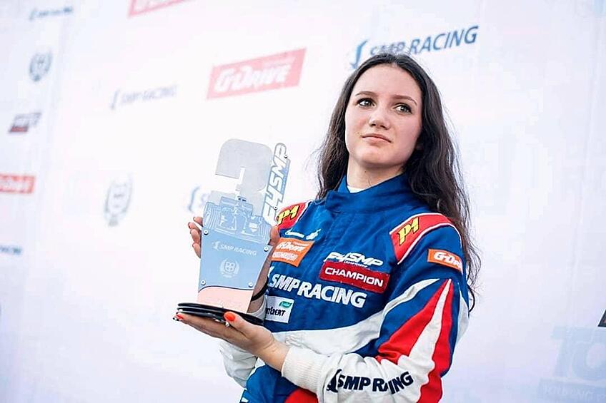 В 2019 году россиянка попробовала свои силы в испанской Формуле-4 и заняла 18-е место среди 20 участников.