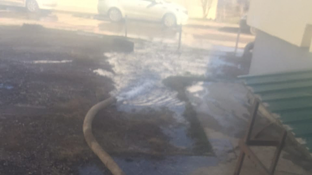 Прокуроры заставили УК откачать воду из затопленного подвала саратовского дома