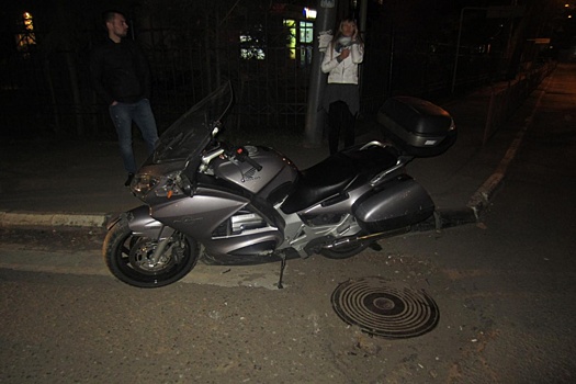 В День Победы в центре Ярославля внедорожник сбил мотоциклиста