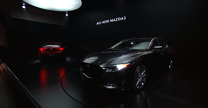 Первые «живые» фото Mazda3 нового поколения слили в Сеть