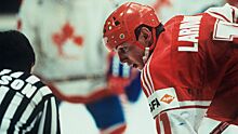 Великому голу Ларионова — 31 год. В матче СССР — Канада он пробежал через весь лед и попал между щитков вратаря