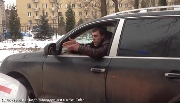 Блокировавшего «скорую» водителя Porsche в Петербурге лишили прав