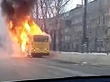 В российском городе загорелся пассажирский автобус