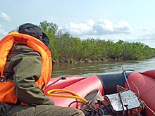 В Бурятии спасатели эвакуировали замерзающих рыбаков, застрявших на острове